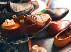 तुलसी के पास  भूलकर भी न रखें ये चीजें, वरना हो सकते हैं कंगाल