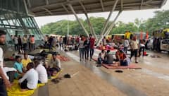 Maratha Reservation Manoj Jarange : एकीकडे पावसाचा मारा, दुसरीकडे पोटात अन्नाचा दाणा नाही, मराठा आंदोलक म्हणाले, 'मुंबई आता मराठ्यांची राहिली नाही'