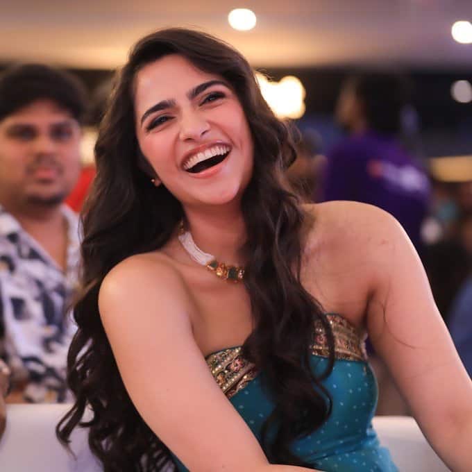 கன்னடத்தில் ரக்ஷித் ஷெட்டி நடித்த சப்தா சாகரதாச்சே எல்லோ படத்தின் மூலம் பரவலாக கவனமீர்த்தவர் ருக்மினி வசந்த்