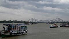 আরও জলীয় বাষ্প ঢুকছে বাংলায়, দফায় দফায় বৃষ্টি, কতদিন দুর্ভোগ পোহাতে হবে?