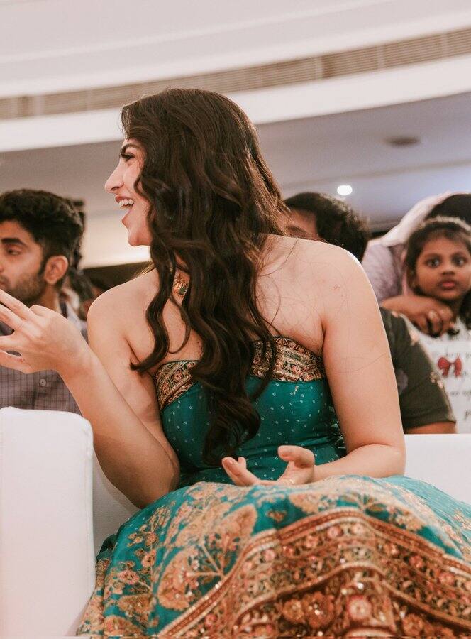 வித்யுத் ஜம்வால் , விக்ராந்த் , விக்ராந்த் உள்ளிட்டவர்கள் இப்படத்தில் நடித்துள்ளார்கள்