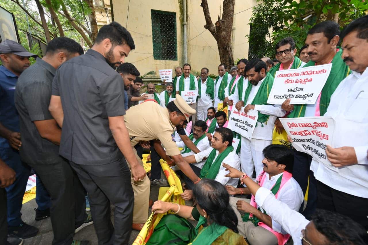 BRS Protest For Urea : బీఆర్‌ఎస్‌ యూరియా ఆందోళనలో హైడ్రామా! సచివాలయం ముట్టడికి వెళ్లిన నేతల అరెస్టు 