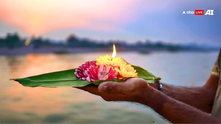 इस बार के पितृ पक्ष कुछ राशियों के जीवन में सकारात्मक बदलाव लेकर आएंगे, इन्हें धन, नौकरी, व्यापार में लाभ देखने को मिलेगा. पूर्वजों का आशीष प्राप्त होगा.