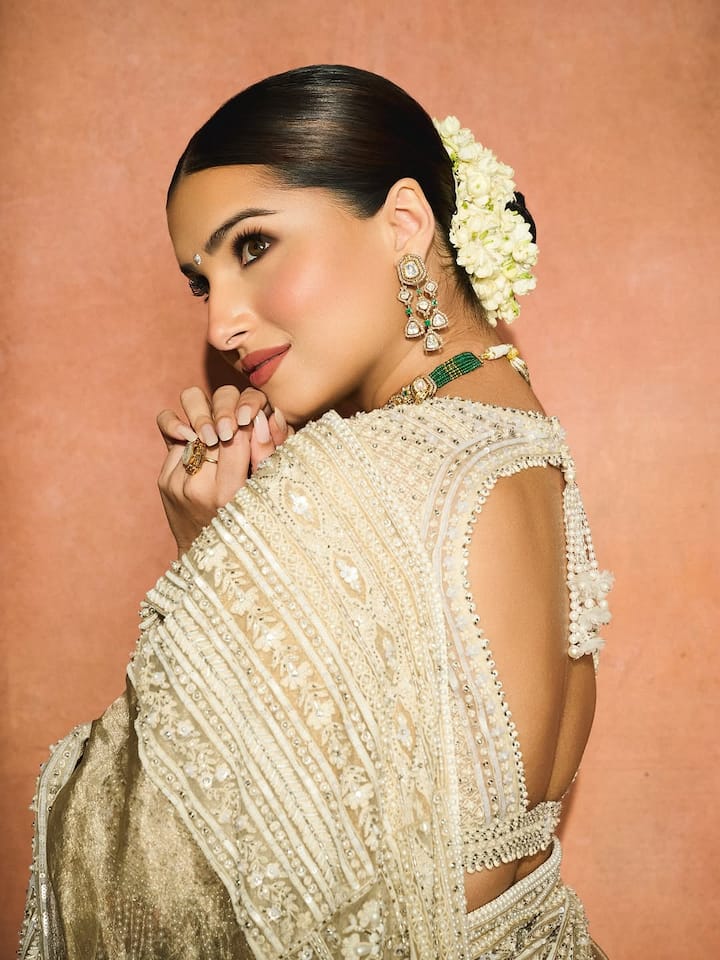 Tara Sutaria Soft-Launches Beau Veer Pahariya During Ganesh Chaturthi Celebration Recently, Veer accompanied Tara to Delhi for her fashion show, where the couple twinned in white and looked visibly close.