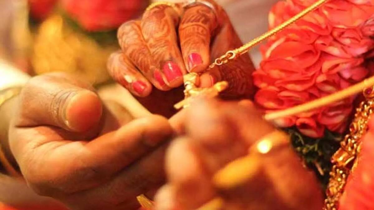 அடப்பாவிங்களா.. மணமகனின் மதுபோதை நண்பர்களால் மணமேடையில் நின்ற கல்யாணம் - கிருஷ்ணகிரியில் சோகம்