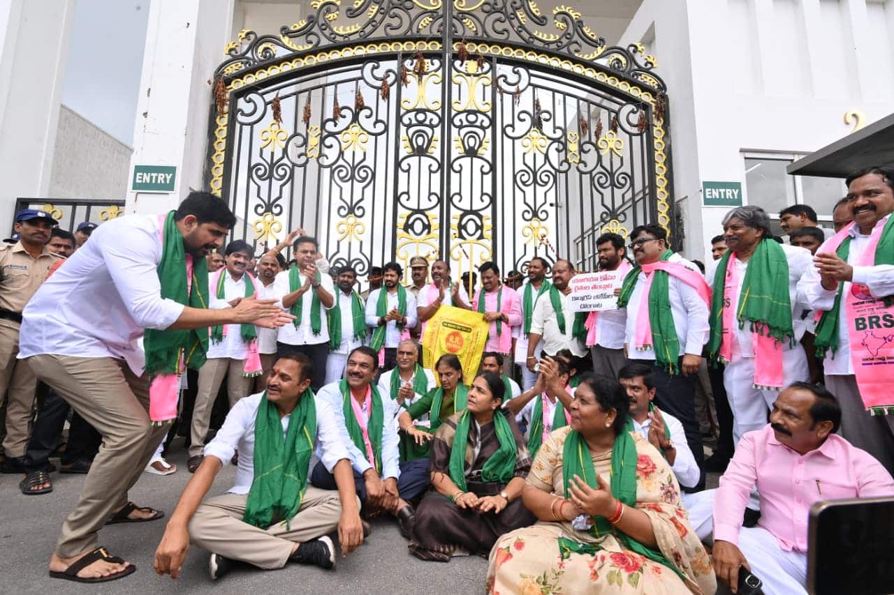 BRS Protest For Urea : బీఆర్ఎస్ యూరియా ఆందోళనలో హైడ్రామా! సచివాలయం ముట్టడికి వెళ్లిన నేతల అరెస్టు