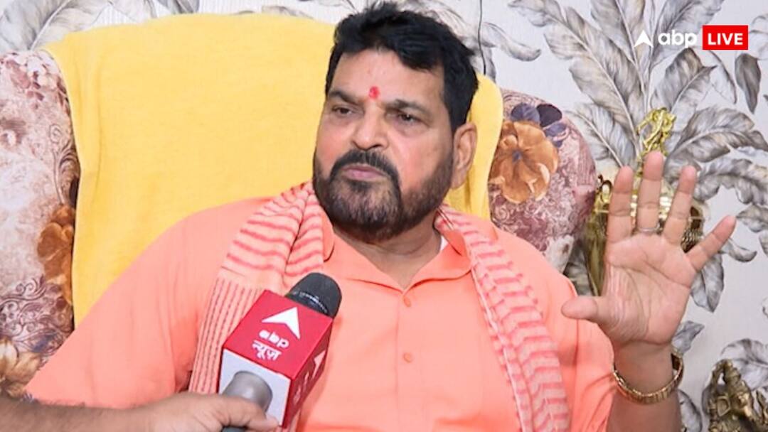 अयोध्या पहुंचे बृजभूषण शरण सिंह ने विपक्ष पर बोला तीखा हमला, कहा- नेता जनता को...' Up BJP MP brijbhushan sharan singh visit Ayodhya taking blessings from saints अयोध्या पहुंचे बृजभूषण शरण सिंह ने विपक्ष पर बोला तीखा हमला, कहा- नेता जनता को...'