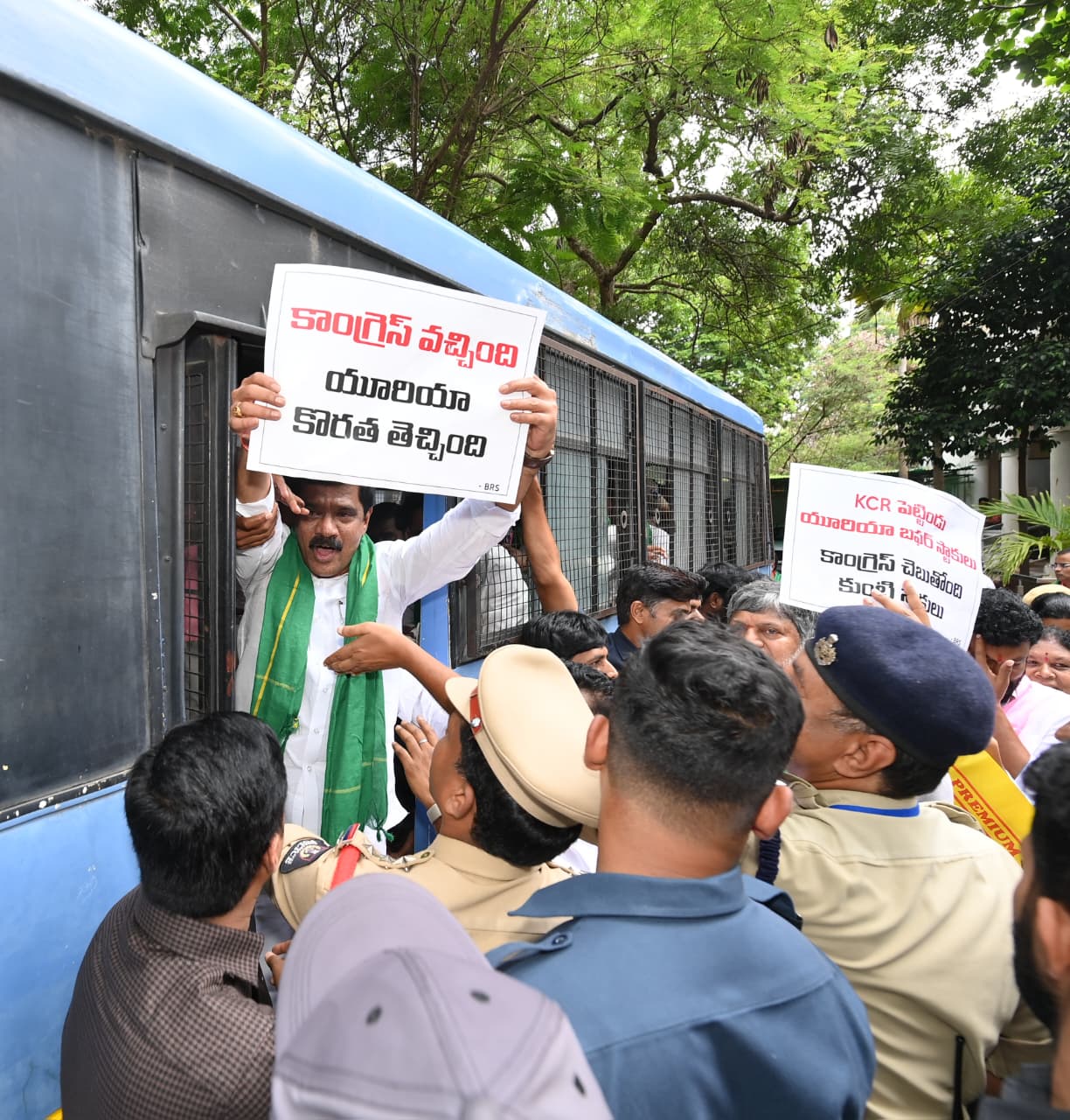 BRS Protest For Urea : బీఆర్ఎస్ యూరియా ఆందోళనలో హైడ్రామా! సచివాలయం ముట్టడికి వెళ్లిన నేతల అరెస్టు
