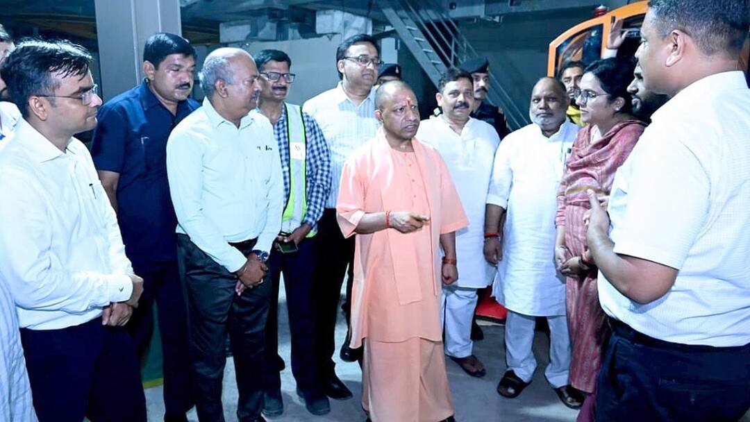 UP: 'सार्वजनिक स्थलों पर न हो अवैध कब्जा', वाराणसी में CM योगी ने अधिकारियों को दिए निर्देश UP CM Yogi Adityanath Said in Varanasi no illegal occupation of public places ann UP: 'सार्वजनिक स्थलों पर न हो अवैध कब्जा', वाराणसी में CM योगी ने अधिकारियों को दिए निर्देश