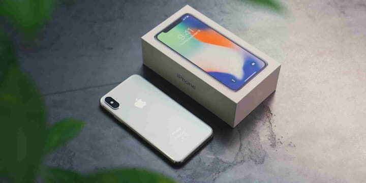 Along with this, software is also a big identity. The real iPhone always runs on iOS and Siri immediately becomes active on the