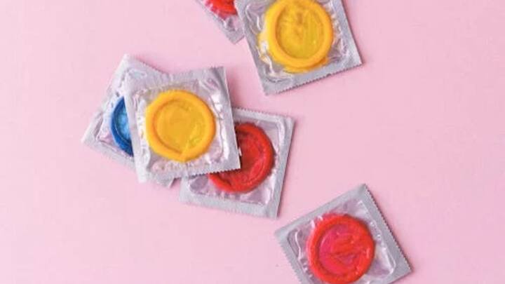 यानी अगर कोई किशोर भी सुरक्षित रहना चाहता है, तो उसे इसके लिए पैसे खर्च करने की जरूरत नहीं है. आज से करीब 3-4 साल पहले फ्रांस के राष्ट्रपति इमैनुएल मैक्रों ने सार्वजनिक रूप से इस पहल का ऐलान किया था.