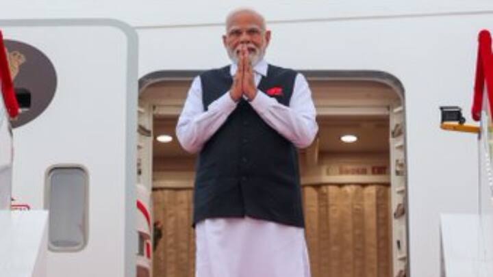 সাত বছর পর চিন সফরে প্রধানমন্ত্রী নরেন্দ্র মোদি। SCO বা সাংহাই কো-অপারেশন অর্গানাইজেশনের বাৎসরিক সম্মেলনে যোগ দেবেন তিনি।