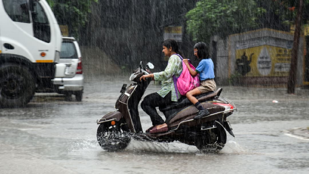 Heavy Rain Triggers Red Alert In Ghaziabad, Orange Alert In Noida; Delhi Sees Cool Weather, And Flight Delays Heavy Rain Triggers Red Alert In Ghaziabad, Orange Alert In Noida; Delhi Sees Cool Weather, And Flight Delays