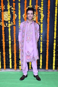 Ganesh Utsav 2025: तुषार कपूर से नरगिस फाखरी तक, एकता कपूर की लंच पार्टी में सजधज कर पहुंचे बॉलीवुड के सितारे