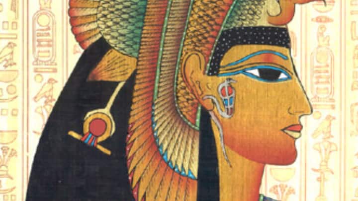 প্রাচীন রোমে মেকআপ বিদ্বেষও ছিল। তবে তার সঙ্গে ধর্মের কোনও যোগ ছিল না। নারী-পুরুষ সকলেই সাবান, ডিওডোব়্যান্ট, ময়শ্চারাইজার ব্যবহার করতেন। কিন্তু গাল ও ঠোঁট লাল করার রং নিয়ে ছুঁৎমার্গ ছিল।  সেগুলিকে যৌনকর্মীরাদের সাজগোজ বলে ধরা হতো।