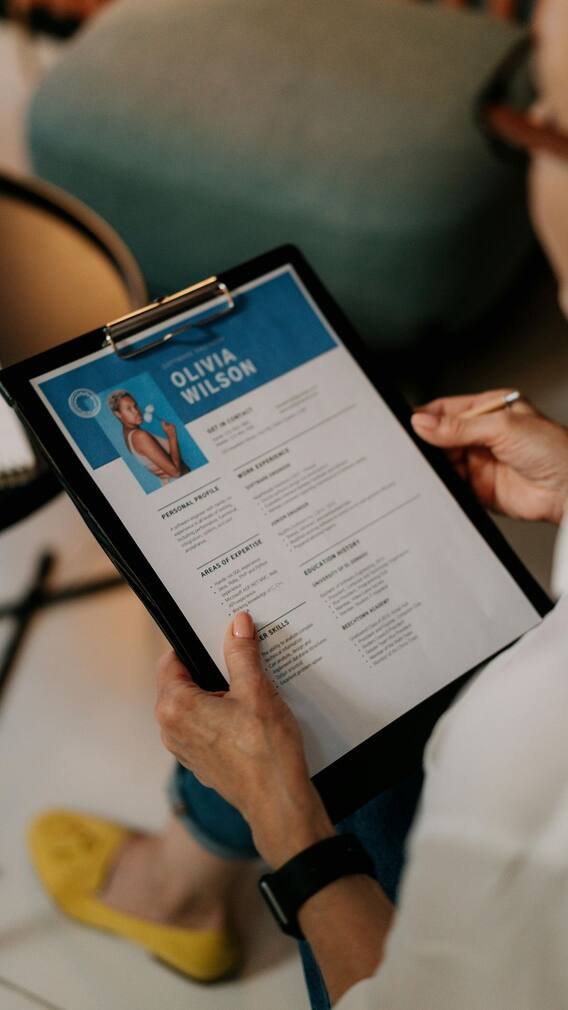 চাকরি খুঁজছেন? ঝকঝকে CV তৈরি করতে এই বিষয়গুলি অবশ্যই মেনে চলুন