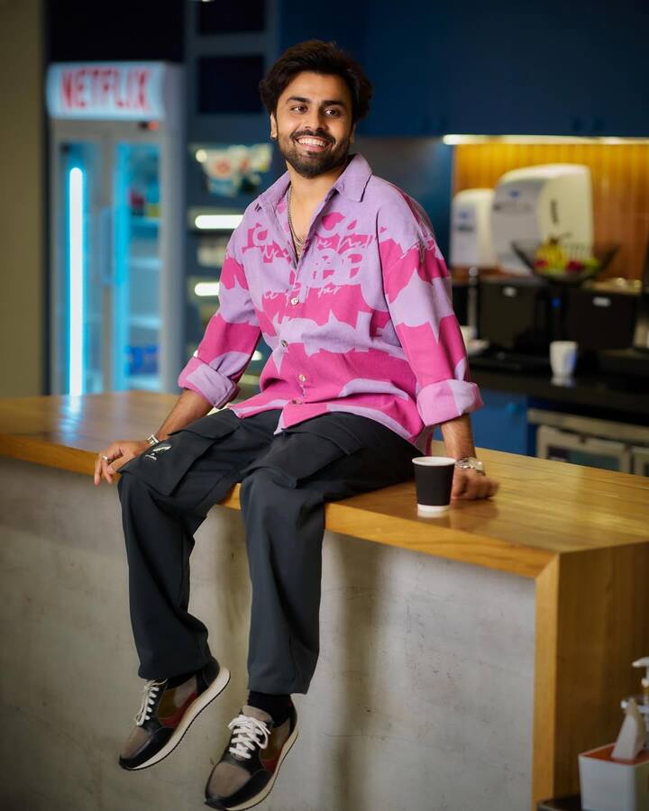 जितेंद्र कुमार का जन्म 1 सितंबर 1990 को राजस्थान के अलवर जिले में हुआ था. फिल्मी दुनिया में आने का सफर उनके लिए इतना आसान नहीं रहा. कई बार तो उन्हें अपने ही परिवार के विरोध का सामना करना पड़ा.