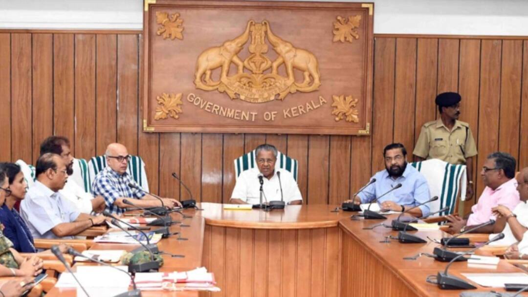 'नास्तिक' केरळ सरकार डाव्यावरून अचानक 'उजव्या' वळणावर अन् सबरीमाला मंदिरही चर्चेत! प्रकरण नेमकं काय? Kerala government suddenly takes a right turn from the left and the Sabarimala temple is also in the news 'नास्तिक' केरळ सरकार डाव्यावरून अचानक 'उजव्या' वळणावर अन् सबरीमाला मंदिरही चर्चेत! प्रकरण नेमकं काय?