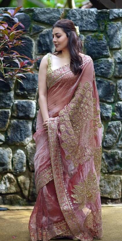 સાડી લૂકમાં બૉલ્ડ થઇ કાજલ અગ્રવાલ, તસવીરો