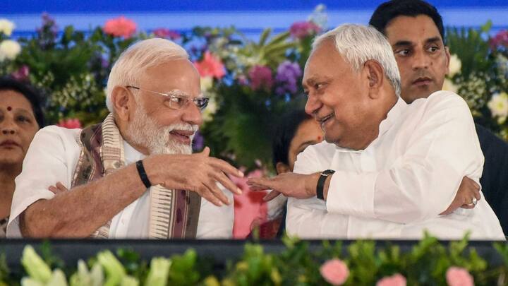 चौथे नंबर पर आते हैं नीतीश कुमार जिन्हें 4.3 प्रतिशत लोगों ने सराहा