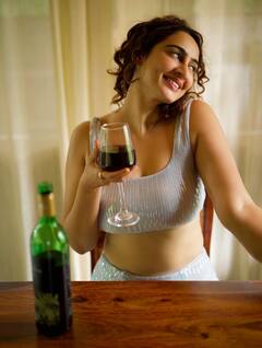 Megha Shukla Photo: મેઘા શુક્લાએ કેમેરા સામે ફ્લોન્ટ કરી પરફેક્ટ બોડી, તસવીરો વાયરલ