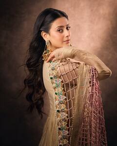 वायरल हो रही हैं ईशा मालवीय की विंटेज लुक में तस्वीरें, देखते ही कहेंगे ब्यूटी क्वीन