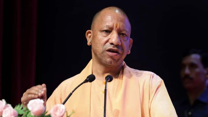 सर्वे के अनुसार उत्तर प्रदेश के मुख्यमंत्री योगी आदित्यनाथ देश के सबसे लोकप्रिय और भरोसेमंद मुख्यमंत्री हैं. 36% लोगों ने उन्हें देश का सबसे बेहतर मुख्यमंत्री चुना.