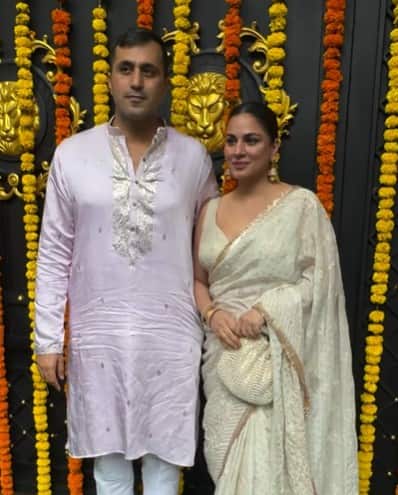 TV actress Shraddha Arya reached Ekta Kapoor's house with her husband. Both twinned in white color.