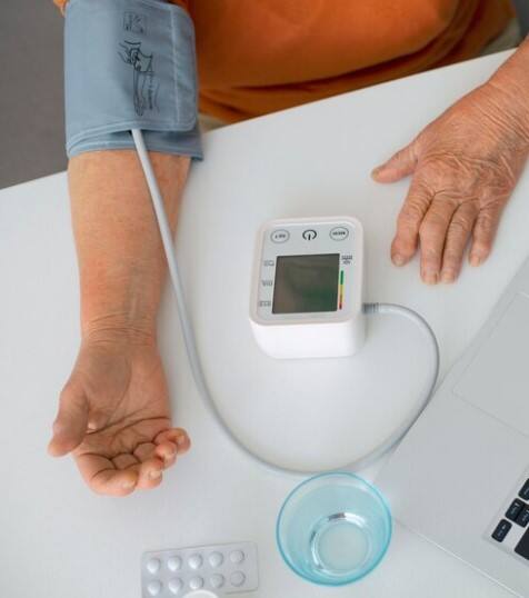 30 ਸਾਲ ਤੋਂ ਵੱਧ ਉਮਰ ਦੇ ਲੋਕ ਦੇਣ ਧਿਆਨ! ਕਿਤੇ ਬਲੱਡ ਪ੍ਰੈਸ਼ਰ ਹਾਈ ਤਾਂ ਨਹੀਂ ਹੁੰਦਾ...ਤਾਂ ਖਤਰੇ ਦੀ ਘੰਟੀ