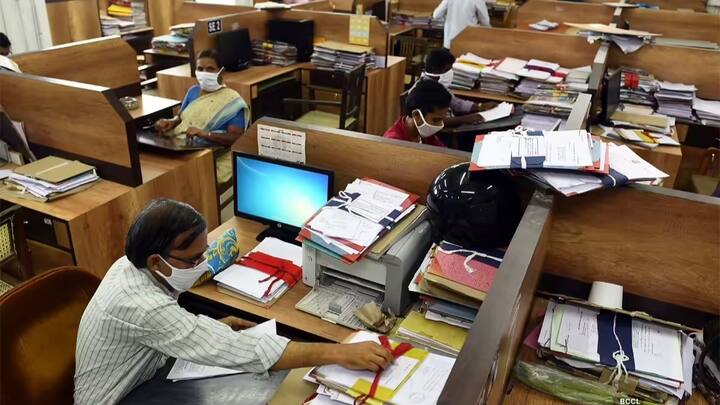 इससे सरकारी दफ्तरों के चक्कर खत्म होंगे और स्वास्थ्य सुरक्षा का लाभ जल्दी मिल सकेगा. खास अभियान के तहत 1 सितंबर से 10 सितंबर तक लोग इस सुविधा का लाभ ले सकेंगे. इसका उद्देश्य है ज्यादा से ज्यादा योग्य परिवारों तक योजना का लाभ पहुंचे.