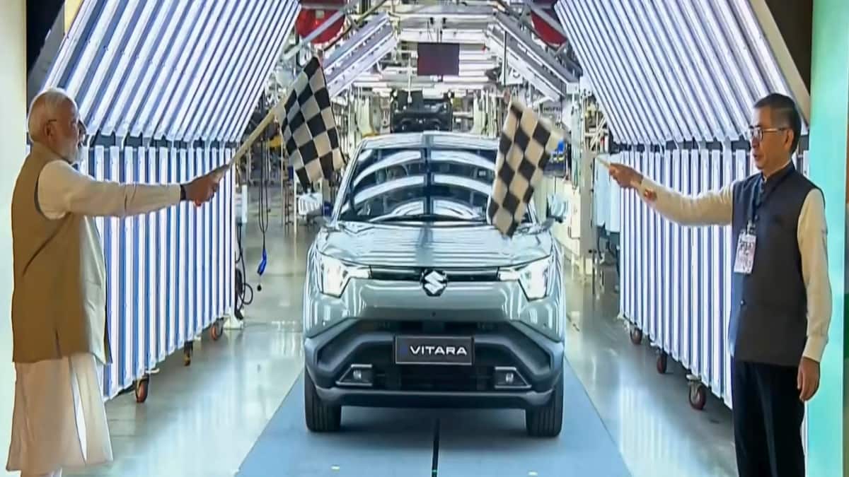 500 கி.மீட்டர் அசால்டா போலாம்.. மோடி அறிமுகப்படுத்திய Maruti Suzuki E Vitara ஸ்பெஷல் இதுதான் - விலை எவ்ளோ?