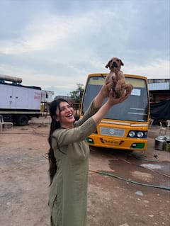 shruthi Haasan: கூலி படப்பிடிப்பில் ஸ்ருதி ஹாசனின் க்யூட் க்ளிக்ஸ்.. சேட்டை புடிச்ச பொண்ணா இருக்காங்க!