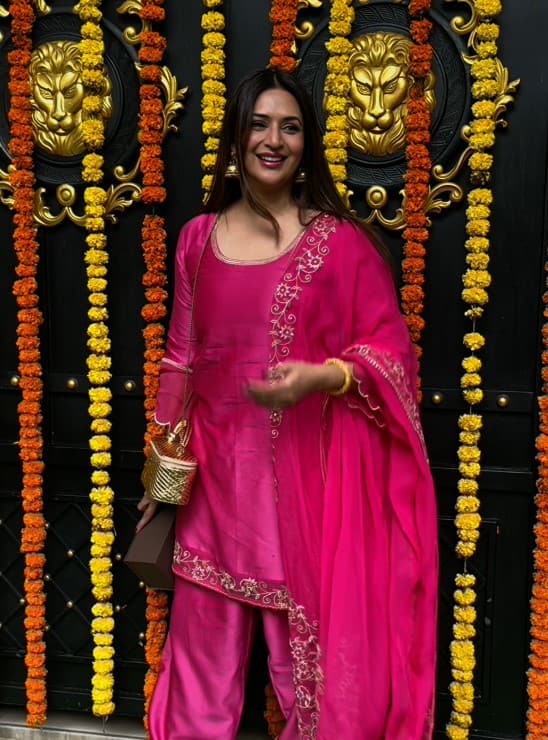 Divyanka Tripathi also reached the lunch party at Ekta Kapoor's house. Which was seen wreaking havoc in the pink suit.