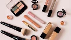 History of Makeup: প্রাচীন কাল থেকেই ব্যবহার, তাও চরিত্রের মাপকাঠি ছিল সাজগোজ, মেকআপ সেই ছুঁৎমার্গ কাটিয়ে উঠল কী করে?