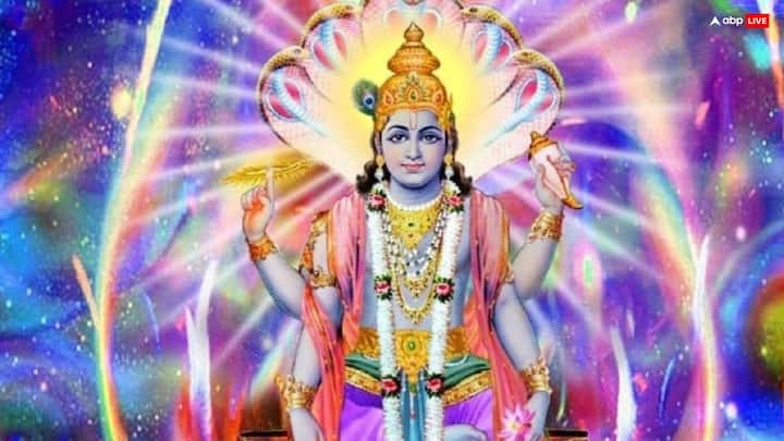 अनंत सूत्र को बांधने से पहले इसमें 14 गांठें लगाएं और विष्णु जी को पूजा में अर्पित करें. फिर ऊं अनंताय नम: या अनंन्तसागर महासमुद्रे मग्नान्समभ्युद्धर वासुदेव। अनंतरूपे विनियोजितात्माह्यनन्तरूपाय नमो नमस्ते। ये मंत्र बोलते हुए हाथ पर बांधें.