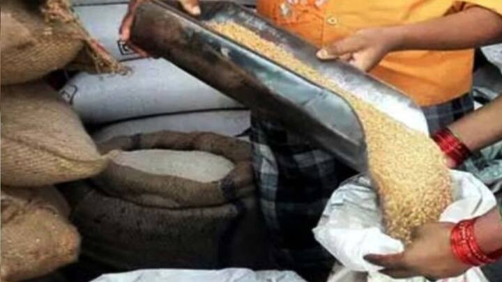 आपको बता दें सरकारी राशन की दुकान पर आयुष्मान कार्ड बनवाने के लिए आवेदन करने के लिए आपको पास कुछ दस्तावेजों का होना जरूरी है जिनमें आधार कार्ड और राशन कार्ड शामिल हैं. आप इन दस्तावेजों के साथ अपना नामांकन करवा सकते हैं.