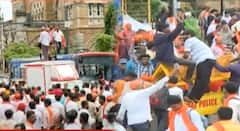 Manoj Jarange Patil Mumbai Morcha : मराठा आंदोलकांनी पोलिसांच्या बॅरिकेडची केली गाडी; हलगीच्या ठेक्यावरही थिरकले