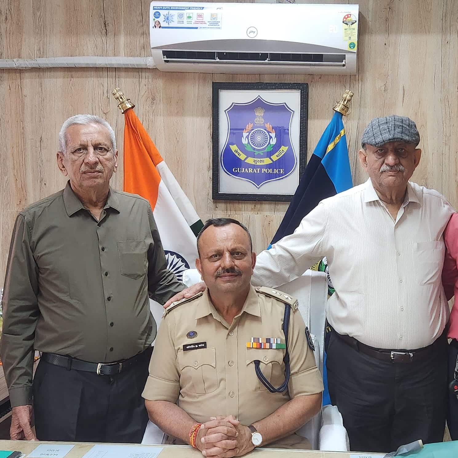 આદર્શ પોલીસ અધિકારી પ્રદીપસિંહ જાડેજા સેવા નિવૃત, સ્ટાફે આપી જાજરમાન વિદાય