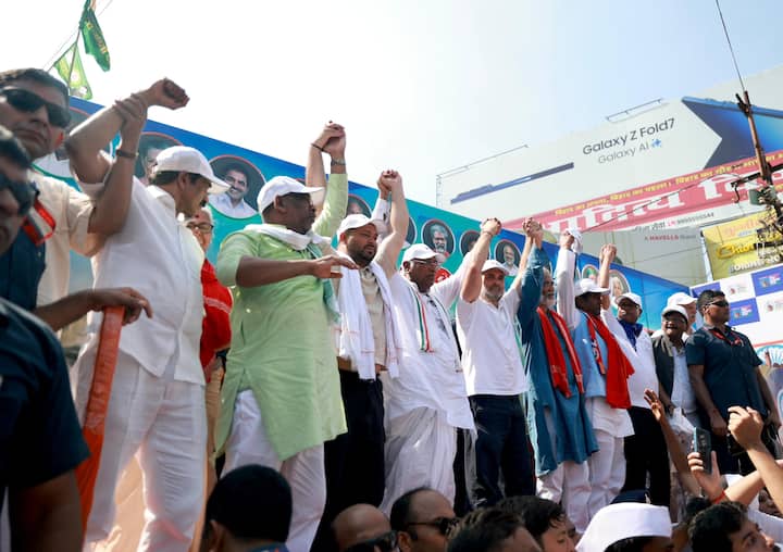 On Monday, many leaders of the opposition appeared on one platform on the conclusion of the 'Voter Adhikar Yatra' in the capital Patna. All the leaders including Congress national president Mallikarjun Kharge, Rahul Gandhi, Tejashwi Yadav, Sanjay Raut, Hemant Soren made their presence felt.