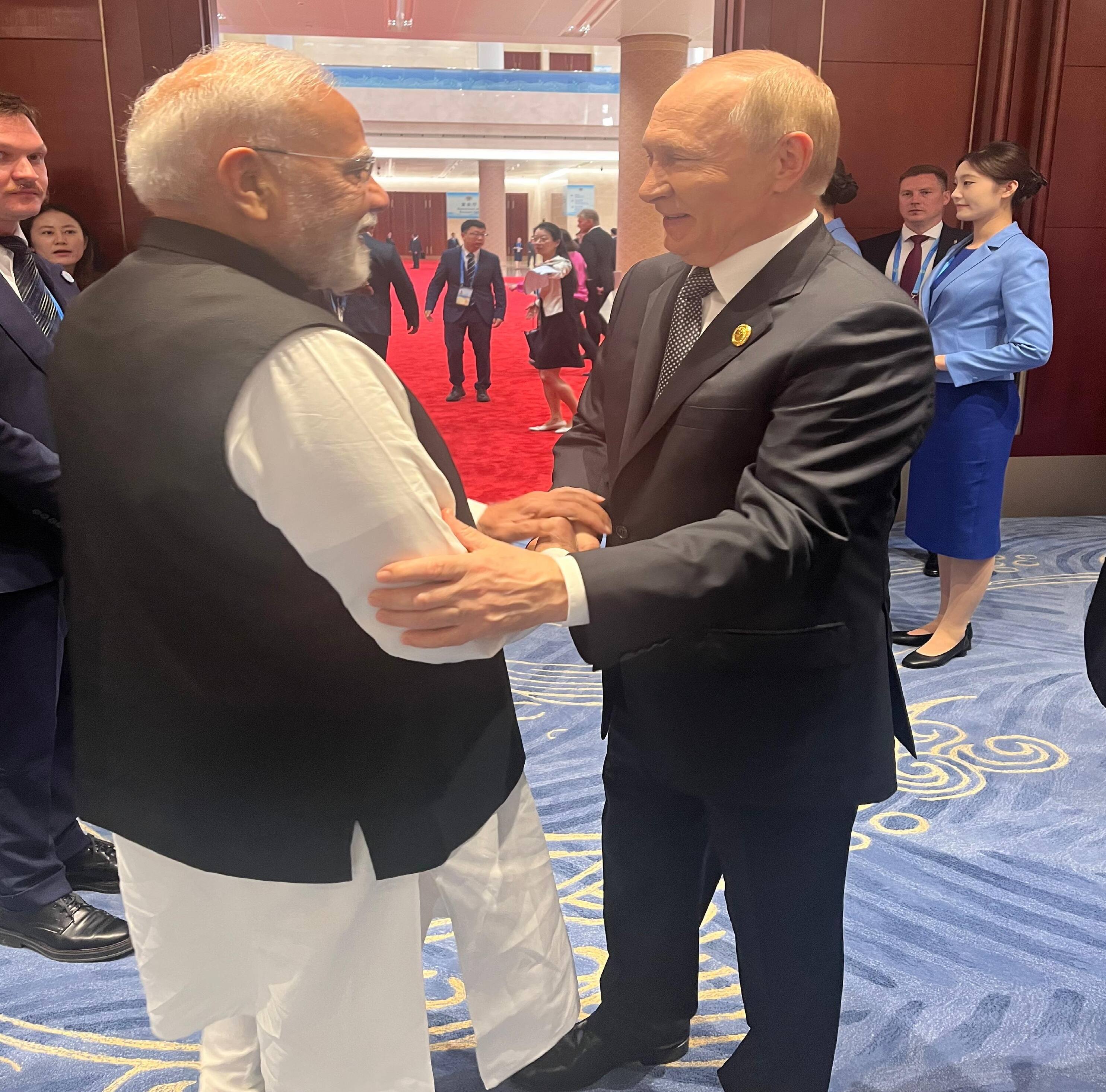 SCO के मंच पर दिखी पीएम मोदी, जिनपिंग, पुतिन की तिकड़ी की कूटनीति, दोस्ताना मुलाकात