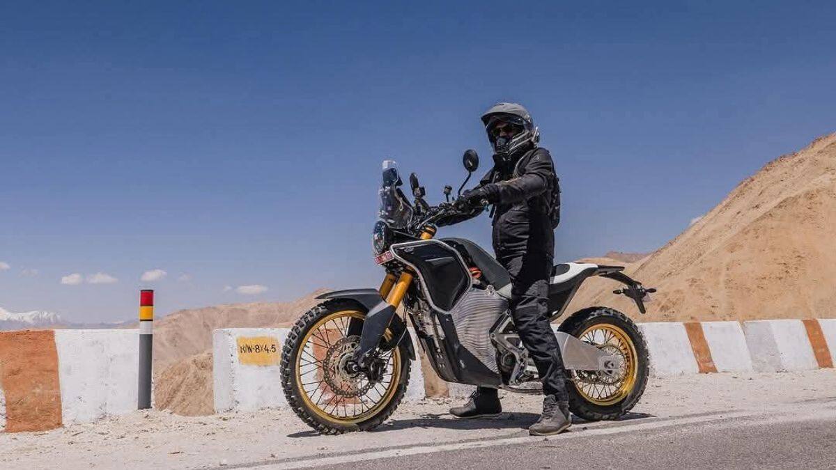 Royal Enfield E- Bikes: மின்சார பைக் ஒரு பக்கம்.. ஹைப்ரிட் பைக் மறுபக்கம்.. ராயல் என்ஃபீல்டின் மஜா பிளான், 4 வண்டி