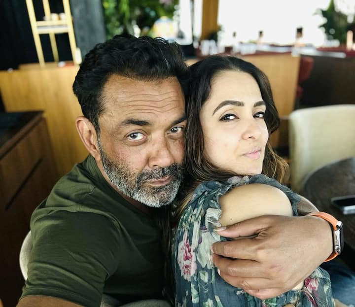 Tanya started the luxury furnishing business under The Good Earth after taking a course of interior design and also worked as a costume design for some films. Their identity is not limited to business, but she also comes from a strong family background.