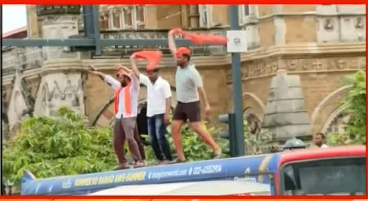 मुंबईतील सीएसएमटी स्थानकाबाहेर  मराठा बांधवाची होणारी गर्दी लक्षात घेता वाहतूक पोलिसांकडून वाहतूक मार्गात बदल करण्यात आलेत. मुंबई सीएसएमटी आणि पालिकेच्या दिशेने येणारे सर्व मार्ग वाहतुकीसाठी आज (1 सप्टेंबर) बंद राहणार आहेत. मराठा आंदोलनाच्या पार्श्वभूमीवर सीएसएमटी परिसरात करण्यात आलेल्या वाहतुकीच्या बदलामुळे आझाद मैदान, मरीन ड्राईव्ह, पायधुनी आणि वडाळा वाहतूक पोलिसांना वाढीव कुमक ही देण्यात आली आहे.