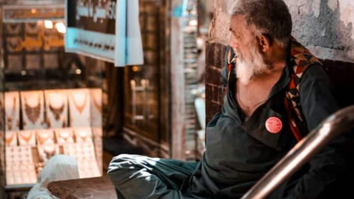 रिपोर्ट के अनुसार, सऊदी अरब, ईरान और इराक ऐसे देश हैं, जहां सबसे ज्यादा पाकिस्तानी भिखारियों की गिरफ्तारी हुई है. इनमें से ज्यादातर लोग धार्मिक वीजा यानी उमरा या जियारत के बहाने वहां पहुंचते हैं और बाद में भीख मांगना शुरू कर देते हैं.