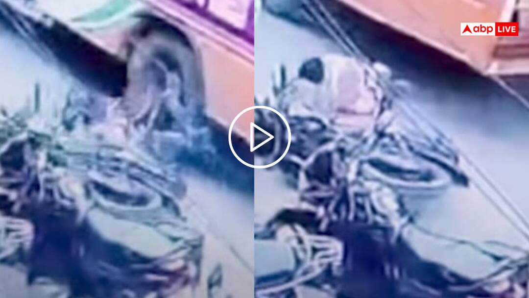 Video: बस भाई टाइम अच्छा था तेरा! बस के नीचे आया बाइक वाला, बाल-बाल बचा, हादसे का वीडियो वायरल Road accident in UP Sahadatpura of Mau Helmet saved life questions raised on corrupt traffic system Video: बस भाई टाइम अच्छा था तेरा! बस के नीचे आया बाइक वाला, बाल-बाल बचा, हादसे का वीडियो वायरल