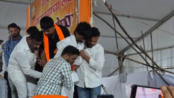 आजपासून जरांगे पाटील यांनी पाणी पिणे सोडून दिले आहे, मात्र मराठा बांधवांच्या आग्रहास्तव त्यांनी थोडं पाणी प्यायलं होतं.