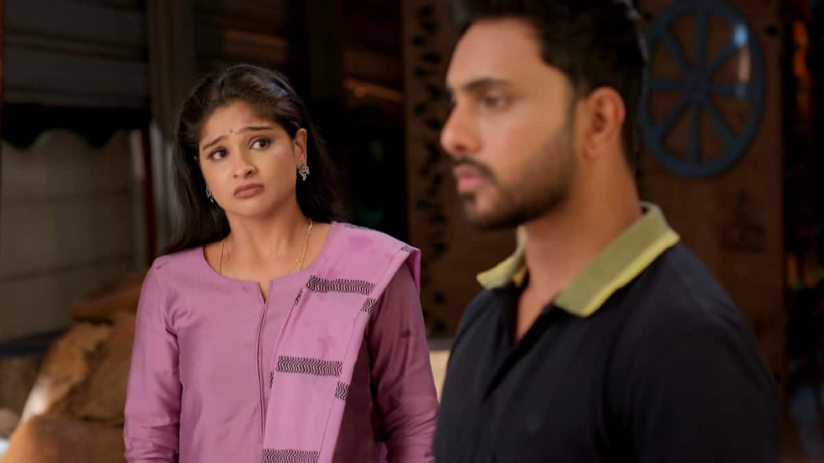 Illu Illalu Pillalu Serial Today September 1st: ఇల్లు ఇల్లాలు పిల్లలు: ధీరజ్‌ మౌనం: తనలో తాను నలిగిపోతున్న ప్రేమ! వల్లీ బీపీ పెంచేసిన ఇడ్లీ బాబాయ్!