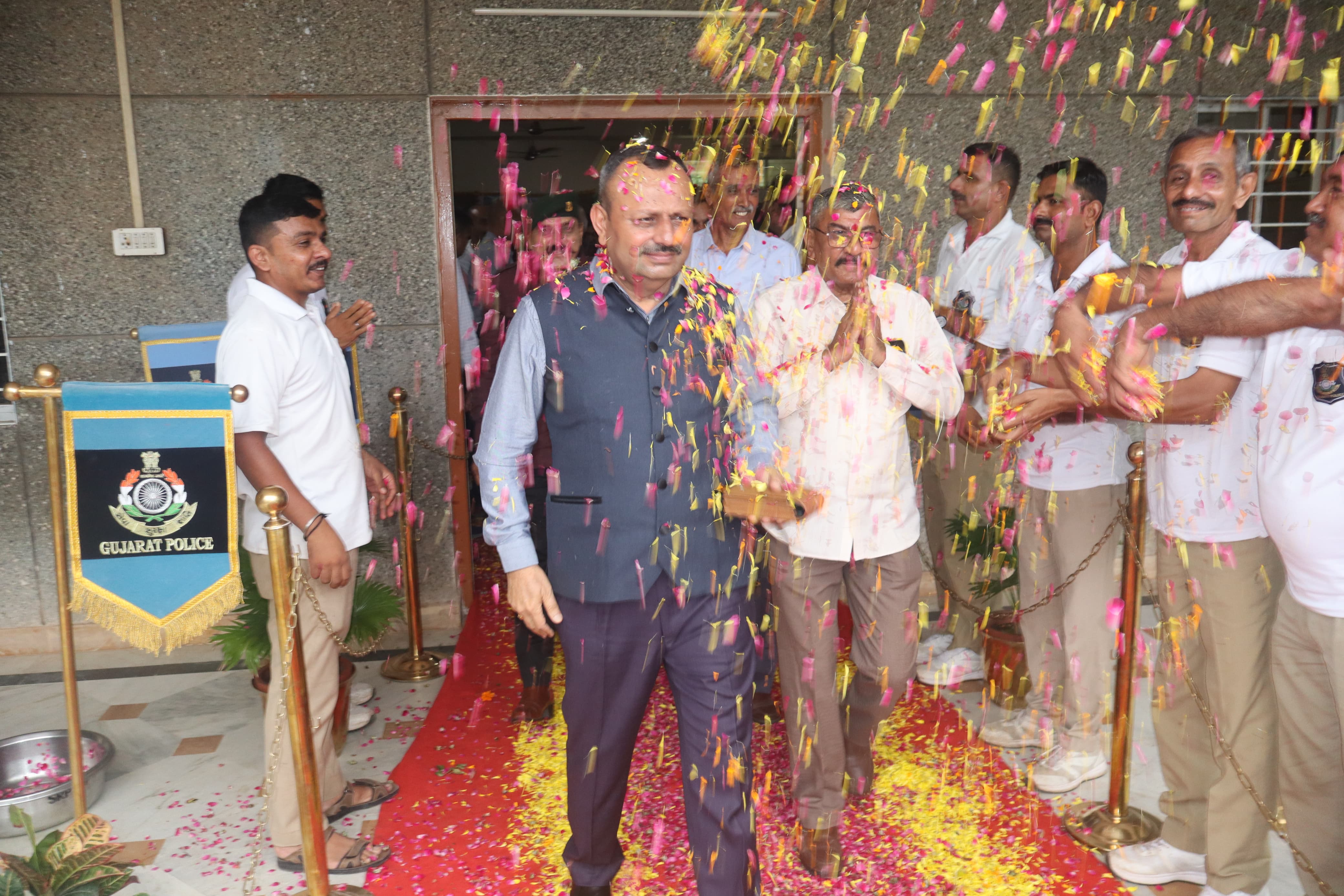આદર્શ પોલીસ અધિકારી પ્રદીપસિંહ જાડેજા સેવા નિવૃત, સ્ટાફે આપી જાજરમાન વિદાય