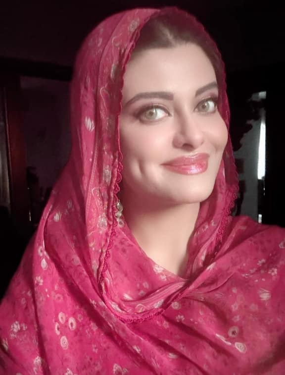 ये तो ऐश्वर्या राय से भी ज्यादा सुंदर है', बच्चन परिवार की बहू से मिलती है इस पाकिस्तानी महिला की शक्ल, यूजर्स ने किए ऐसे-ऐसे कमेंट्स