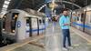 Delhi Metro: दिल्ली मेट्रो में मोबाइल चोरों की अब खैर नहीं, 45 दिन में 175 फोन बरामद, CEIR बना पुलिस का बड़ा हथियार